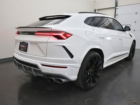 Used 2022 Lamborghini Urus image 3