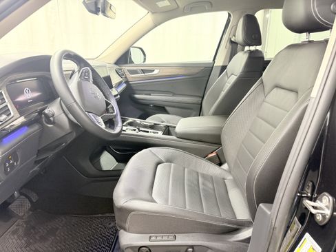 Used 2025 Volkswagen Atlas SEL image 18