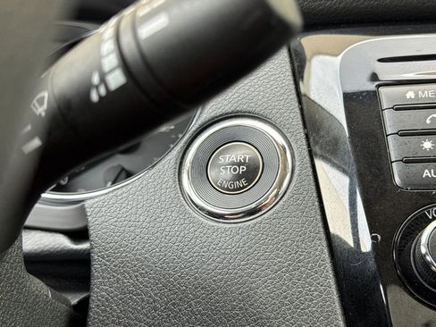 Used 2020 Nissan Rogue SV FWD image 21