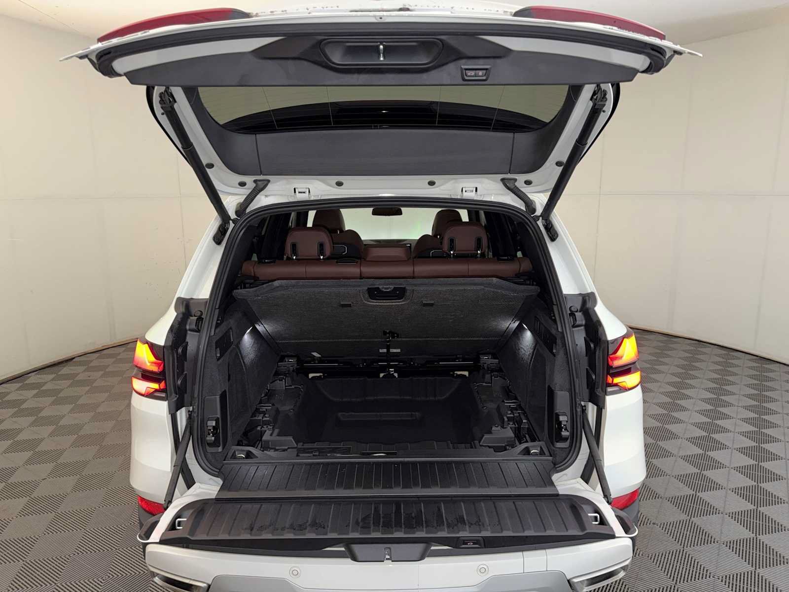Used 2024 BMW X5 xDrive40i w/ Parking Assistance Package AWD/4WD image 23