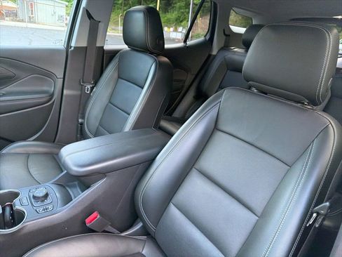 Used 2022 GMC Terrain SLT w/ Tech Package AWD/4WD image 10