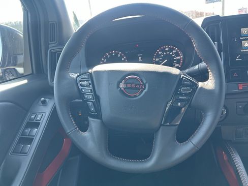Used 2025 Nissan Frontier PRO-4X image 16