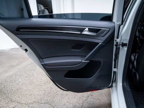 Used 2019 Volkswagen Golf R 4-Door AWD/4WD image 35