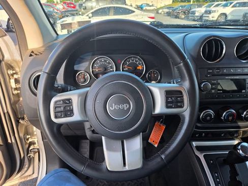 Used 2014 Jeep Compass Latitude AWD/4WD image 3