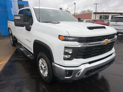 Used 2025 Chevrolet Silverado 2500 LT w/ Convenience Package AWD/4WD image 5