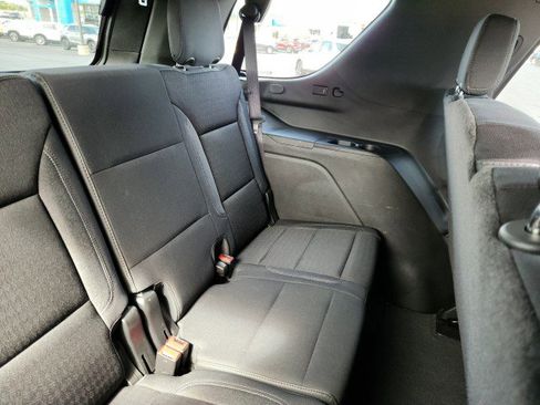 Used 2024 GMC Yukon SLE w/ Max Trailering Package image 9