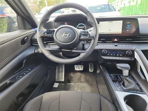 New 2025 Hyundai Elantra SEL image 10