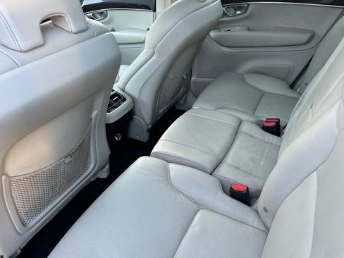 Used 2019 Volvo XC90 T6 Momentum w/ Protection Package Premier image 4