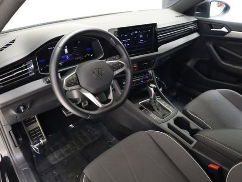 Used 2025 Volkswagen Jetta Sport FWD image 11