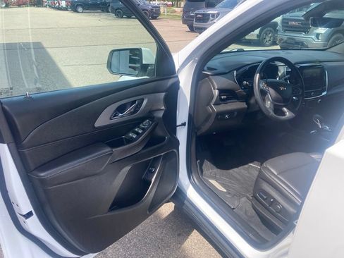 Certified 2023 Chevrolet Traverse LT w/ Rear Camera Mirror Package FWD image 19