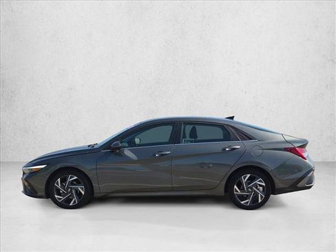 Used 2025 Hyundai Elantra Limited FWD image 9