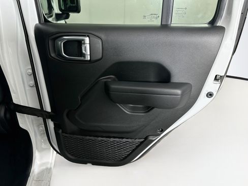 Used 2024 Jeep Wrangler Unlimited AWD/4WD image 27