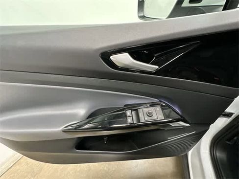 Used 2022 Volkswagen ID.4 Pro image 19