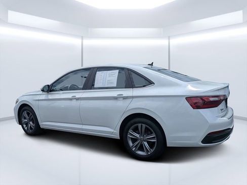 Certified 2023 Volkswagen Jetta SE FWD image 3