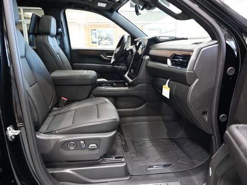 New 2026 GMC Yukon XL Denali w/ Denali Reserve Package AWD/4WD image 12