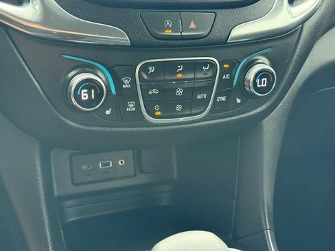 Used 2024 Chevrolet Equinox LT w/ LPO, Floor Liner Package FWD image 18