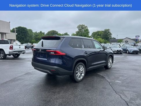 Used 2024 Toyota Grand Highlander AWD image 3