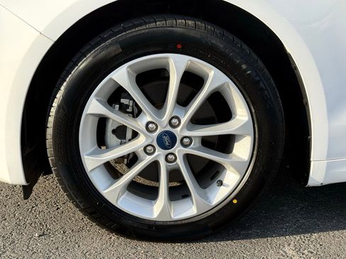 Used 2019 Ford Fusion SE image 12