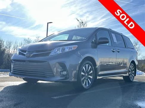 Used 2020 Toyota Sienna XLE image 31