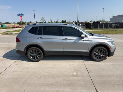 Used 2022 Volkswagen Tiguan SE w/ Panoramic Sunroof Package