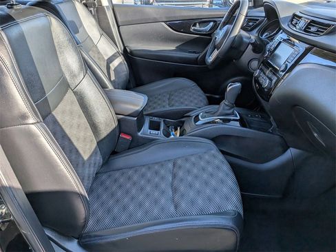 Used 2022 Nissan Rogue Sport SV w/ Technology Package image 22