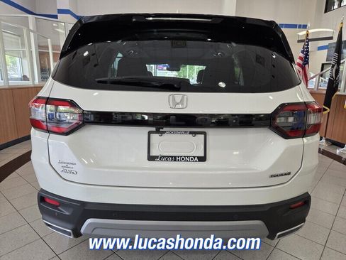 Used 2025 Honda Pilot Touring image 5