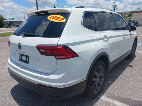 Used 2022 Volkswagen Tiguan SE FWD image 3