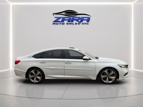 Used 2018 Honda Accord Touring image 8