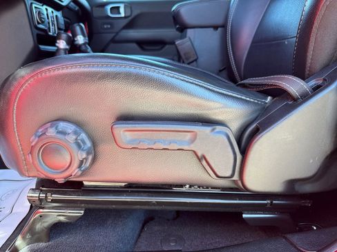 Used 2022 Jeep Wrangler Unlimited Sahara 4xe image 25