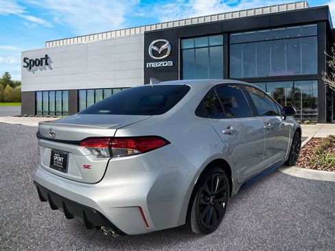 Used 2023 Toyota Corolla SE image 3