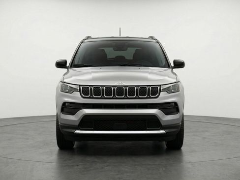 Used 2025 Jeep Compass Limited image 2