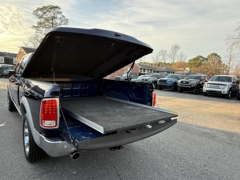 Used 2017 RAM 1500 Laramie w/ Convenience Group AWD/4WD image 10