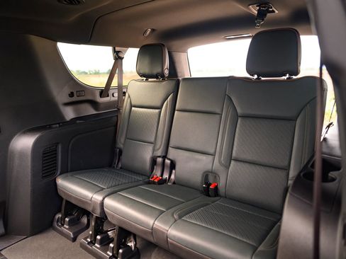 Used 2025 GMC Yukon XL AT4 AWD/4WD image 48