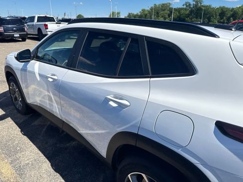 Used 2025 Chevrolet Trax LT FWD image 14
