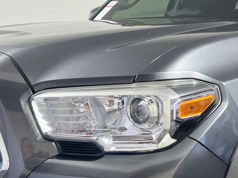 Used 2022 Toyota Tacoma SR5 w/ Technology Package RWD image 11