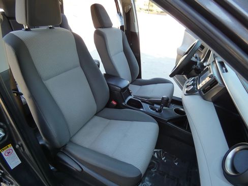 Used 2015 Toyota RAV4 LE image 27