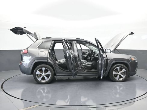 Used 2019 Jeep Cherokee Limited FWD image 70