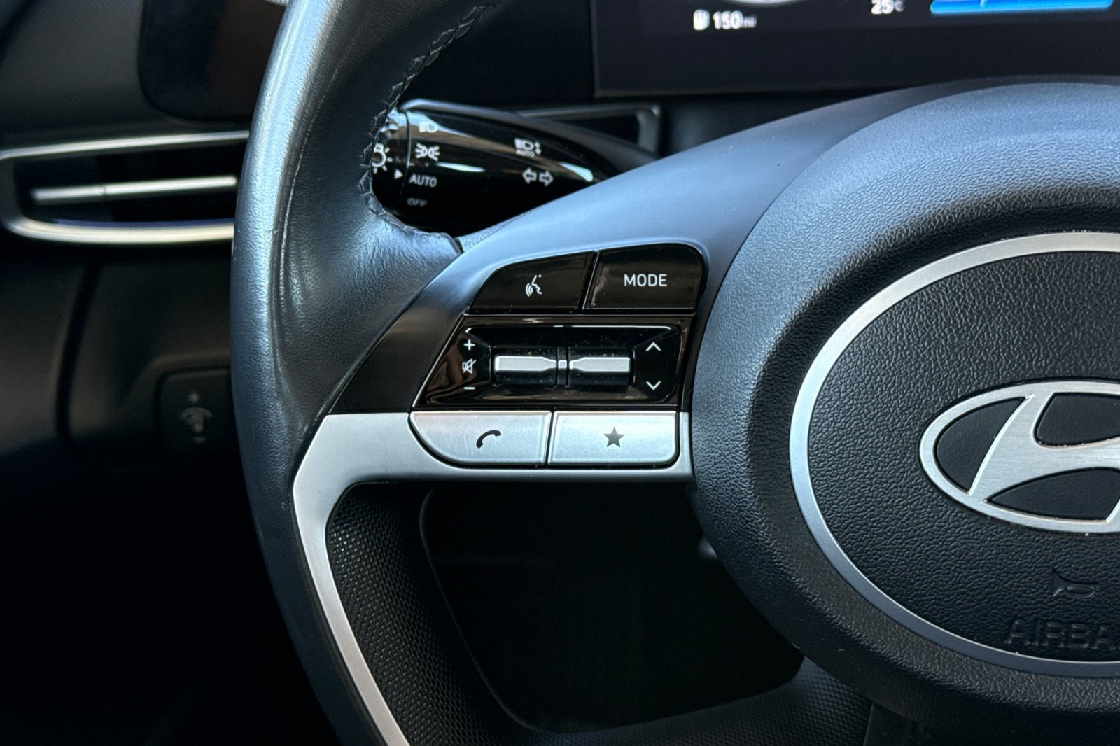 Used 2025 Hyundai Elantra SEL FWD image 34