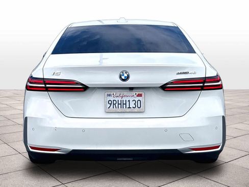 Used 2024 BMW i5 eDrive40i w/ M Sport Package RWD image 8