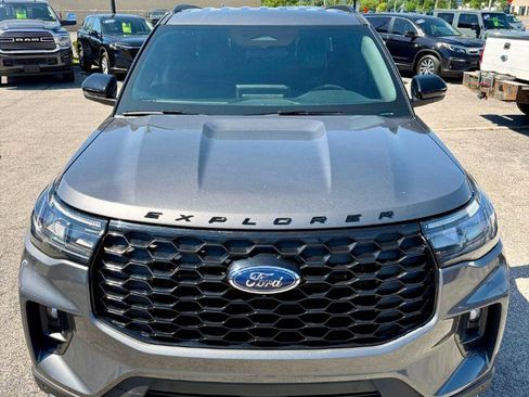 Used 2025 Ford Explorer ST-Line w/ ST-Line Street Pack AWD/4WD image 11