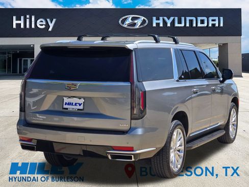 Used 2023 Cadillac Escalade ESV Luxury RWD image 4