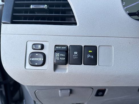 Used 2012 Toyota Sienna XLE image 44