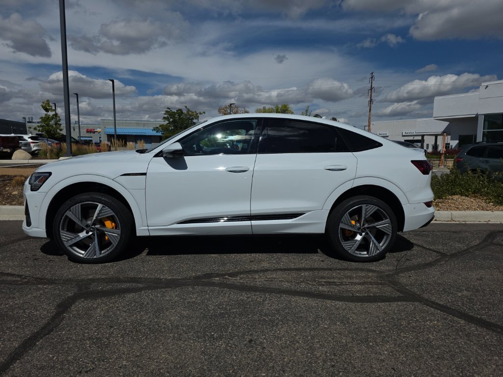 Used 2023 Audi e-tron Prestige w/ Prestige Package AWD/4WD image 2