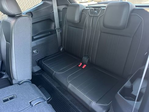 Used 2023 Volkswagen Tiguan SE R-Line image 15