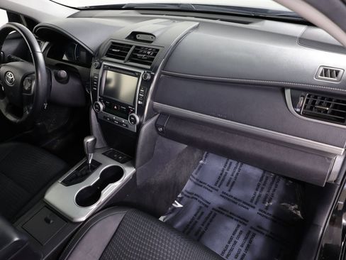 Used 2014 Toyota Camry SE w/ Moonroof Package image 31