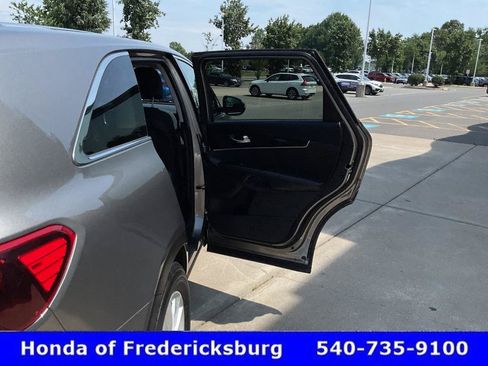 Used 2019 Kia Sorento FWD image 16