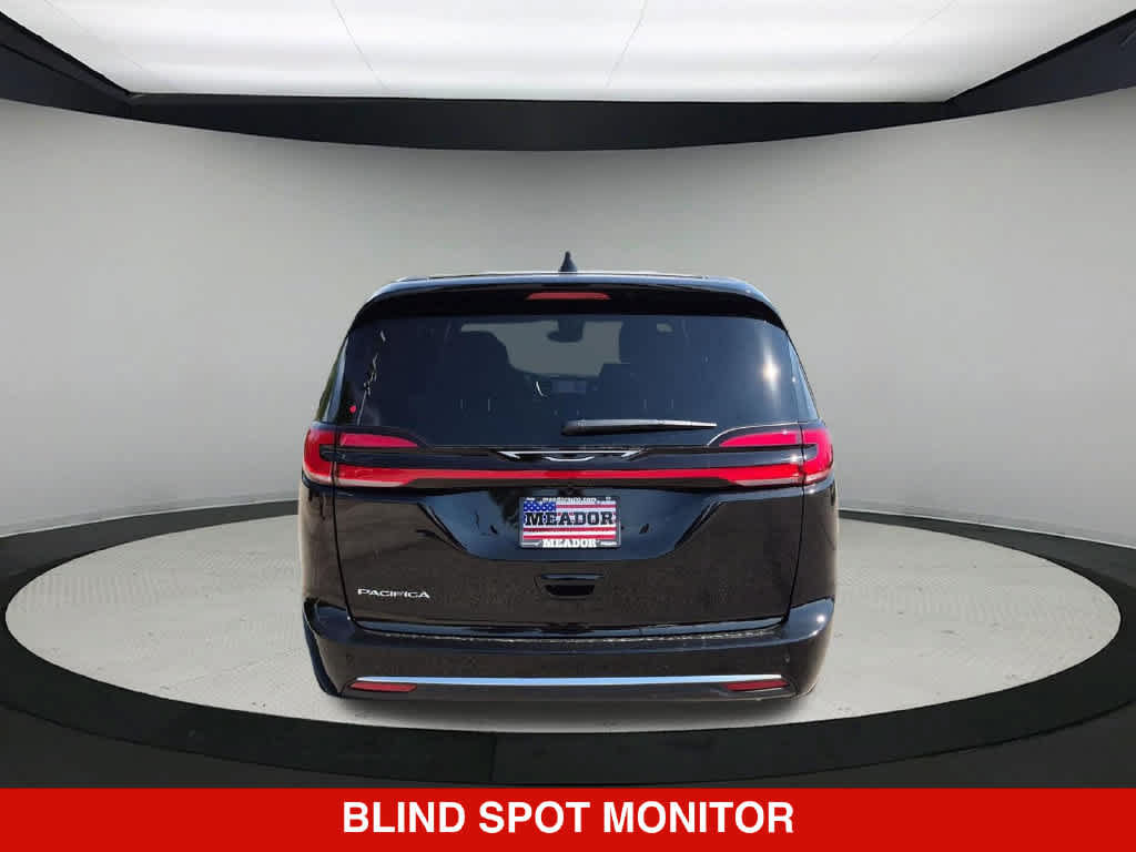 New 2027 Chrysler Pacifica Select FWD image 6