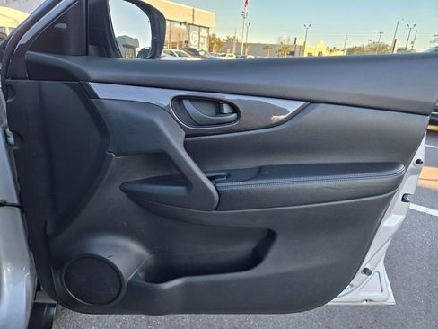 Used 2019 Nissan Rogue S image 38