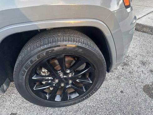 Used 2021 Jeep Grand Cherokee Laredo X AWD/4WD image 12