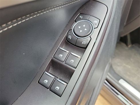 Used 2020 Ford Explorer Limited image 13